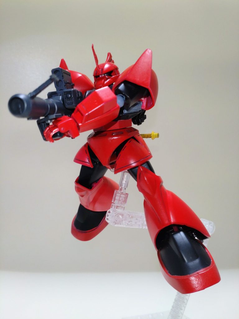 最後にパッケージと同じアクションポーズ。以上、高機動型ゲルググ( ジョニー・ライデン専用機)でした。私にとって初めてのゲルググキット。そして旧キットを作る楽しさに改めて目覚めるきっかけにもなったので製作出来て良かったです。また、製作キットの中でも仕上がりがうまくいったと思えたので、気に入ってます。 最後まで見て頂いてありがとうございました。