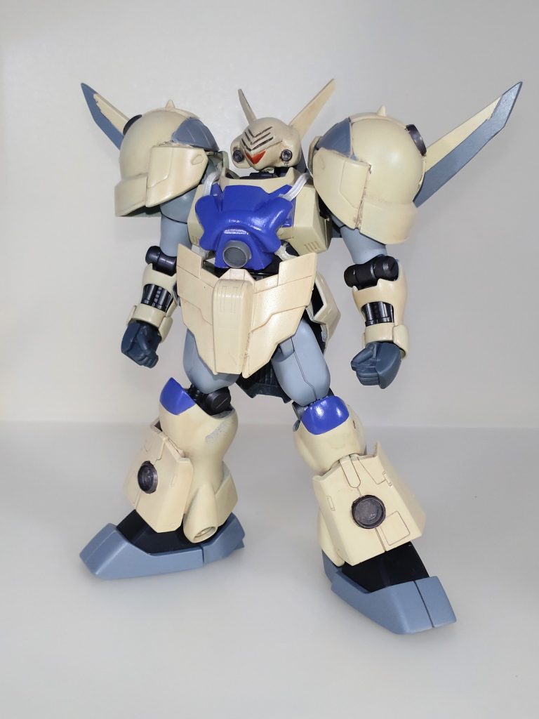 全身。ベースキットはhgucギラ・ドーガです。可動範囲が広いことやフォルムが全体的に似ていたことから使用しました。