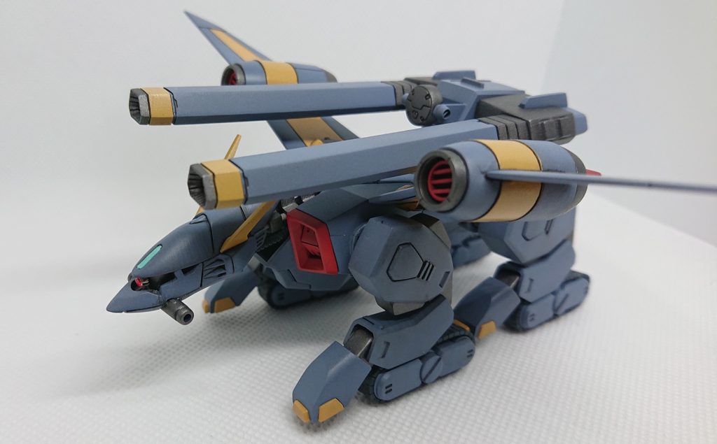 タンクレールガンはヤスリまくった結果、台形みたいなモールドが消失しましたが、作り直さずオミット