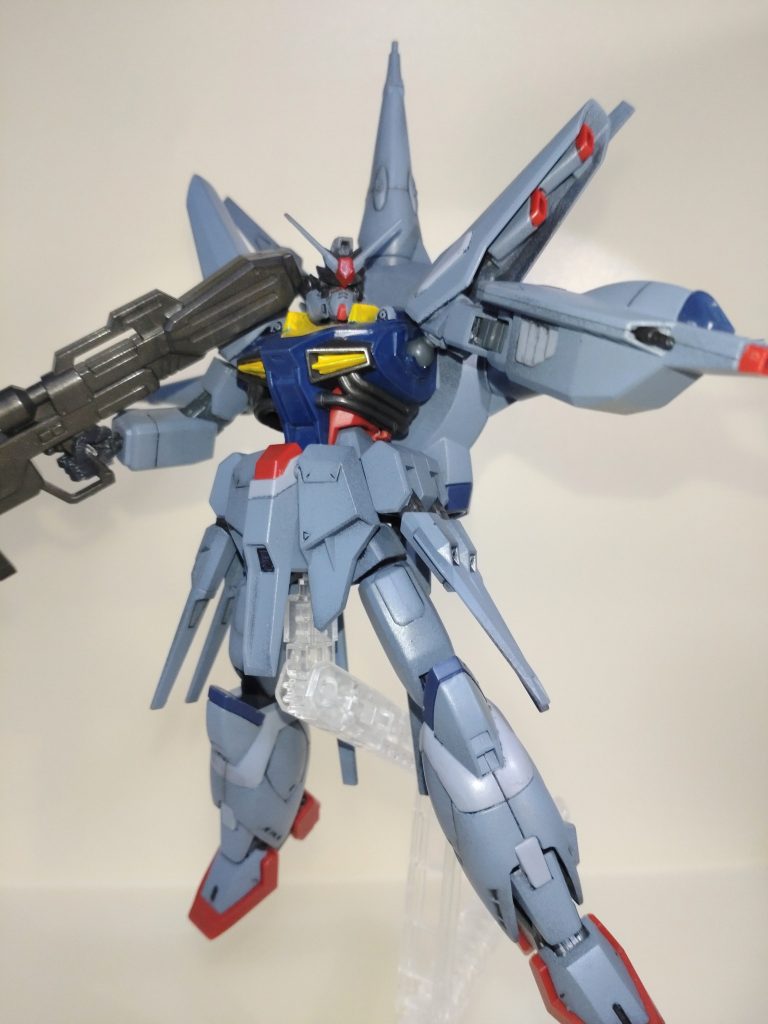 最後にパッケージと同じアクションポーズ。 以上プロヴィデンスガンダムでした。このキットを製作し始めた当時、私は食玩(特撮系)にハマっていた時期だったのでガンプラを製作するのを少しやめていました。しかし、久々にいじって見たらとても楽しく気づいたら再びガンプラを製作していました。最後まで見て頂いてありがとうございました。