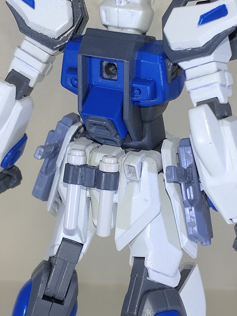 背面。リアアーマーにビームサーベルを設置しました。クライン派に鹵獲されたストライクEを性能実験用に改修したという脳内設定で製作してます。