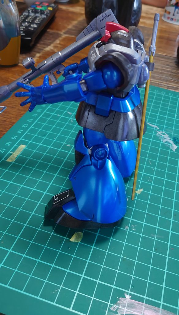 頭部はMSレッドの上にメタリックレッドで仕上げました。本来は青なのですが ワンポイントに赤を入れたくなりました。