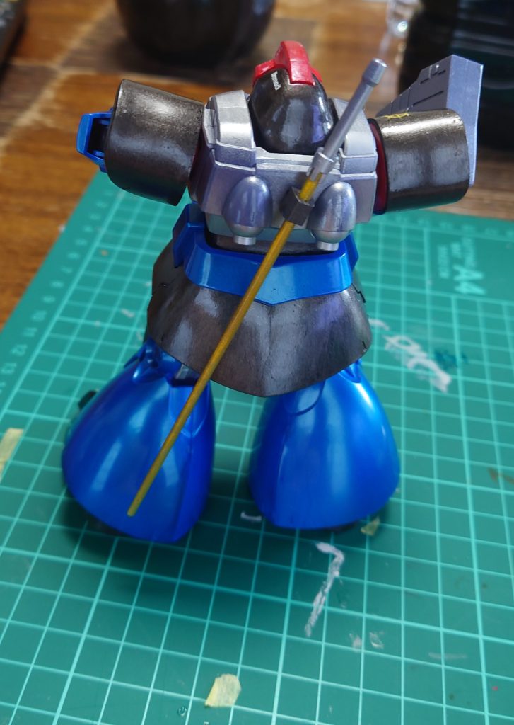 ヒートロッドはシルバーの上にまずクリアイエローで全体を吹いた後に根元部分から半分までクリアオレンジで吹いて強弱出してます。