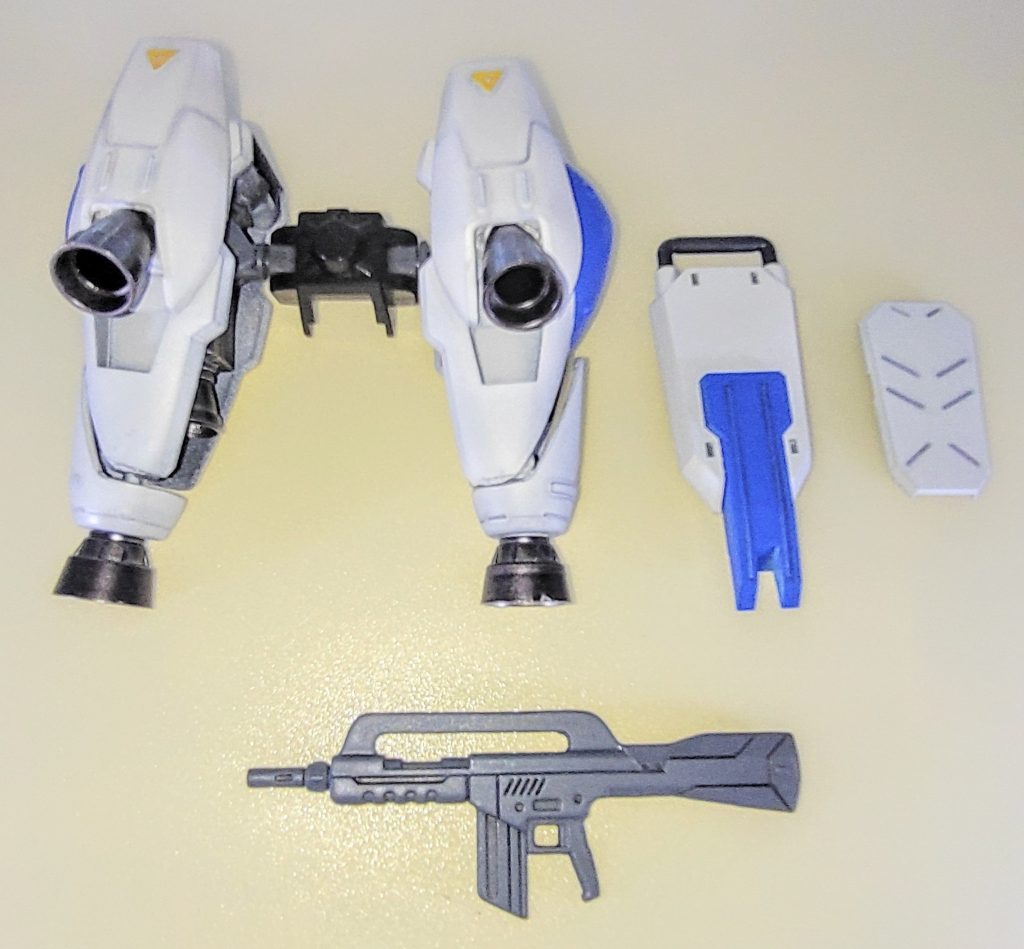 アルビオンストライカー。ova作品の機体の装備をストライカーパックとしてまとめたものです。ストライカー名も0083よりアルビオンからつけました。こちらはライフルを旧1/144ガンダムNT-1から、シールドはシステムウェポンからそれぞれ流用しています。ストライカー本体はノワールストライカーをベースに旧1/144ガンダムGP02のバインダーを加工したものを使用しています。