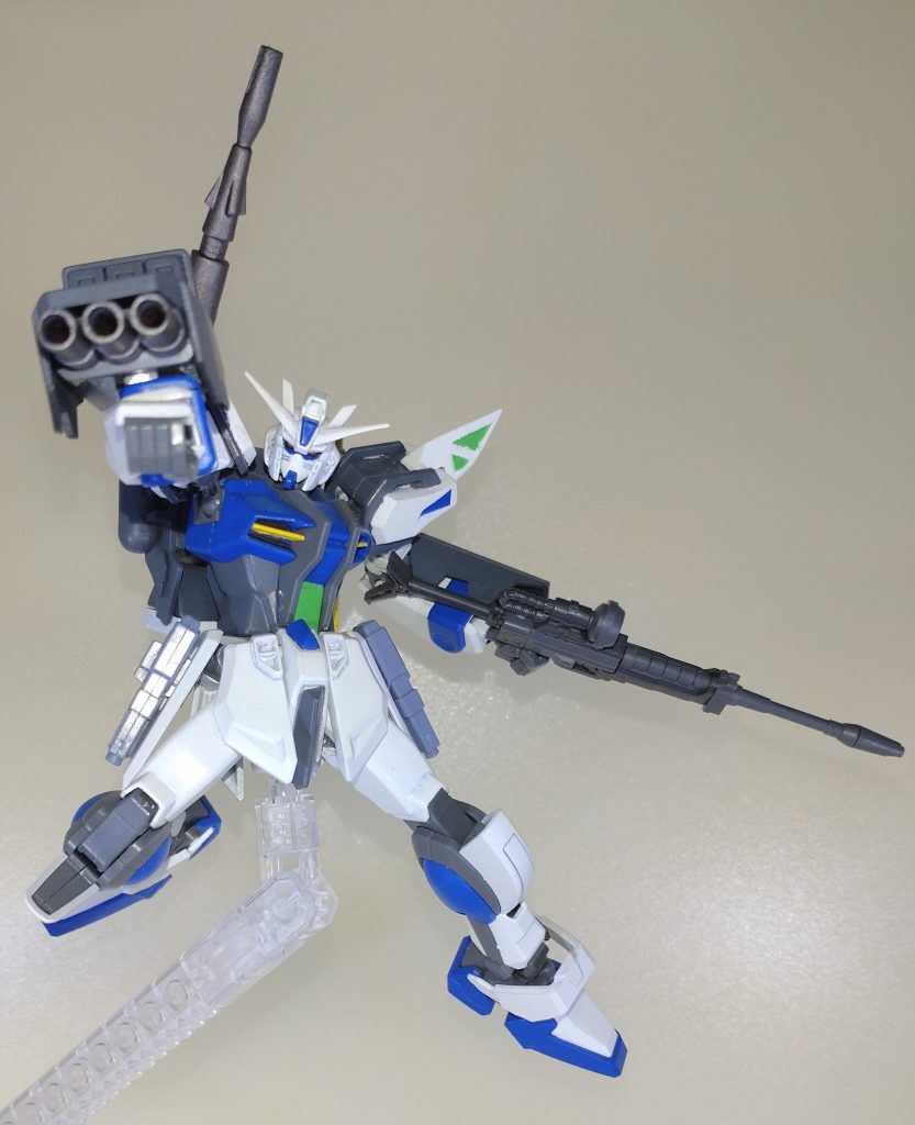 キマイラでのアクションポーズ。磁石接続のおかげで保持力も良くこのようなポーズもかっこよく決まりました。