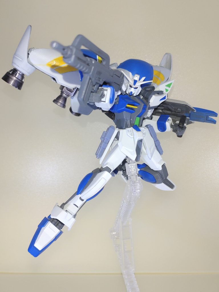 アルビオンでのアクションポーズ。バインダーに展開ギミックを追加したおかげで飛行ポーズも抜群です!