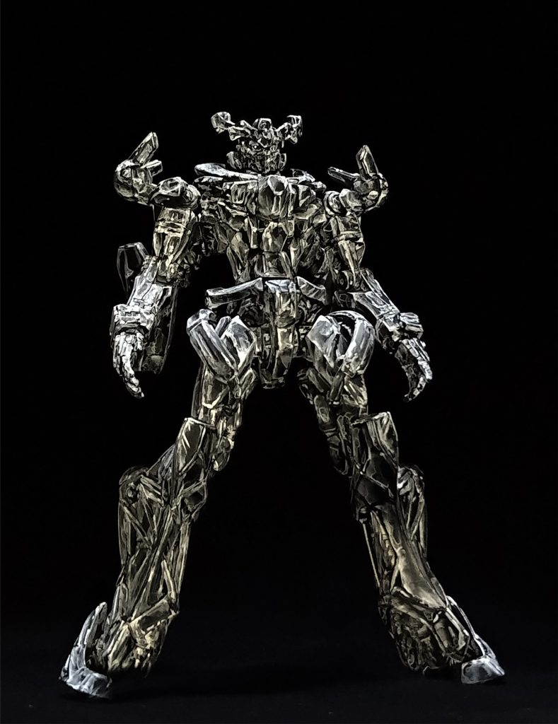 正面側下アングル撮影。上方向からの視点を意識して塗っているので下方向も正直、あまり見栄えしない姿になると思ったのですが意外と綺麗に見えている、と思います。