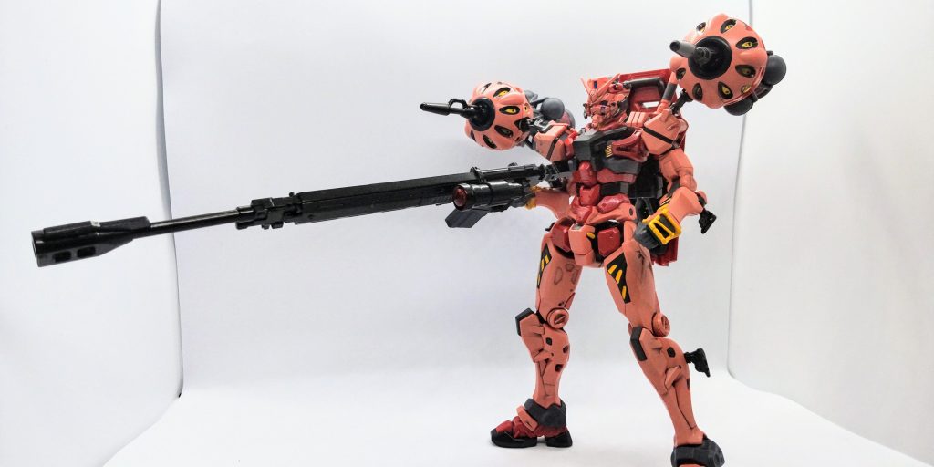 赤いガンダム対物ライフル装備