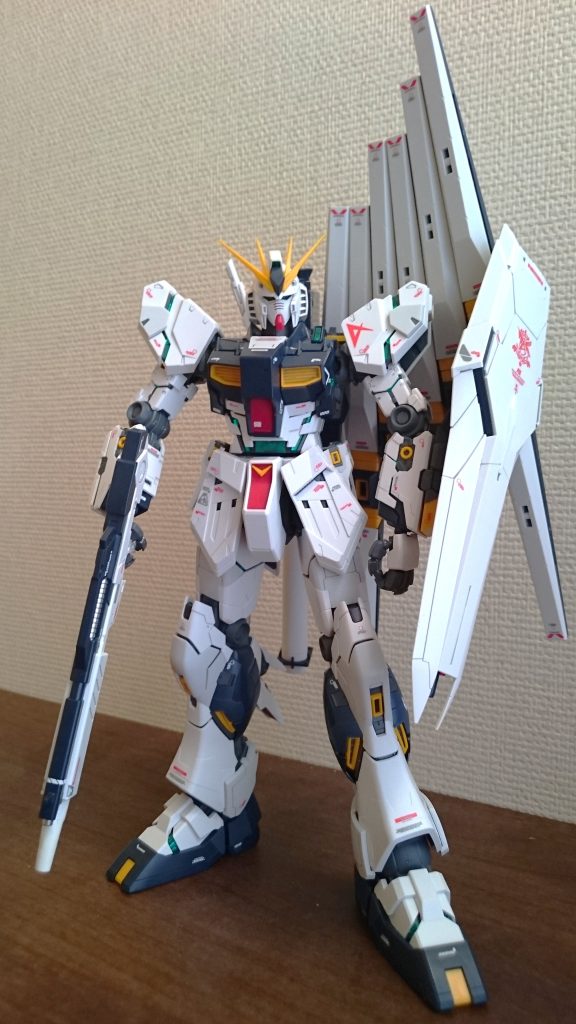 ver.Kaはやはりカッコいいですね。この立ち姿、見事です。しかし、やっぱりフィンファンネル装着、ハイパーバズーカーをマウントさせると後ろにのけ反るので、立たせるのが大変💦