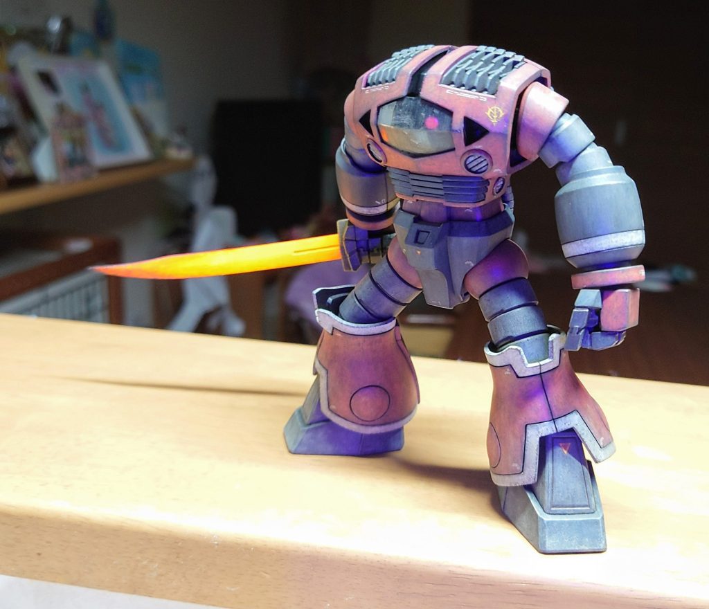 発光テスト中。光らせるのめっちゃ楽しいですね＼(^o^)／ヒートソードは当初鍔元に蛍光イエローもいれてみたんですがやたら青みが強くてこれじゃない感がすごかったのでオレンジとレッドだけにしました(；´∀｀)