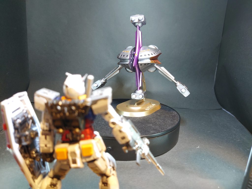 ブラウ・ブロ（キケロガ）＆おまけの赤いガンダム–4枚目/制作者：フィン工房