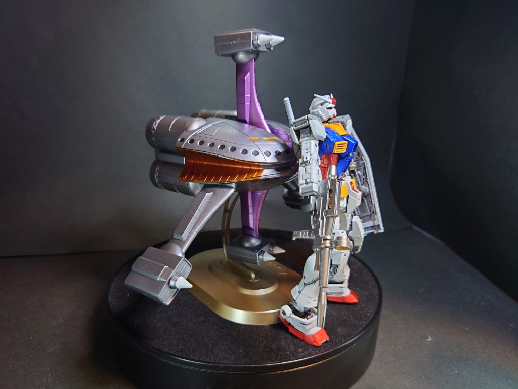 ブラウ・ブロ（キケロガ）＆おまけの赤いガンダム–5枚目/制作者：フィン工房