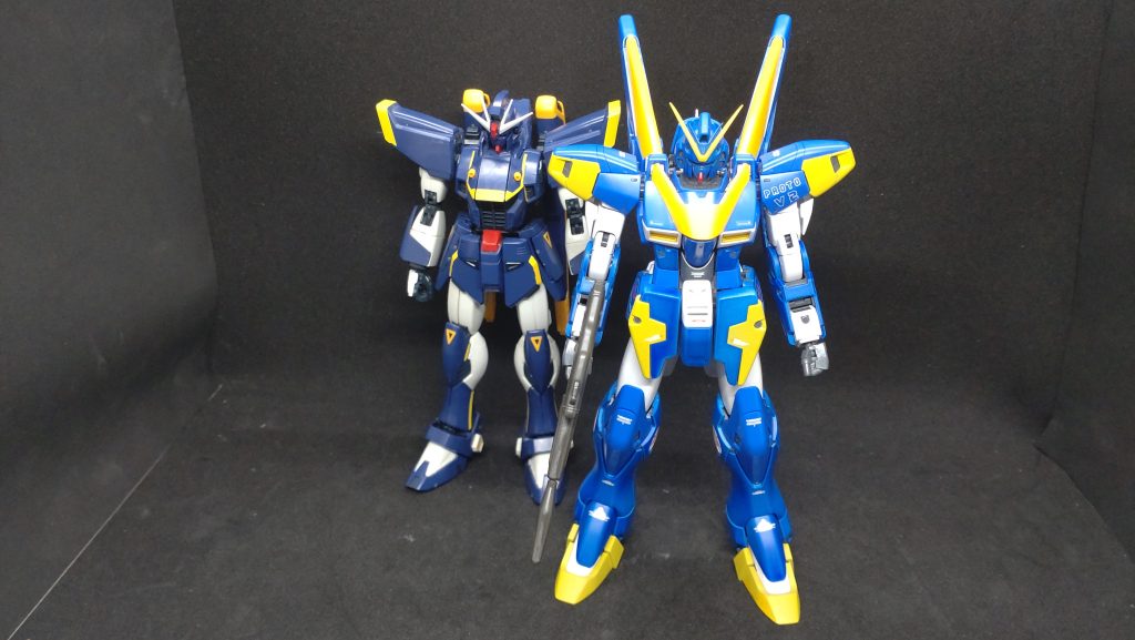 今回のために作製したプロトV2初期型です。初期タイプなので塗装と一部パーツがV2と異なります。パイロットが乗った機体と並べています。