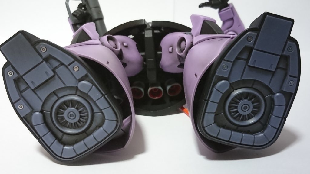 見えなくなりますが足裏にもメタルパーツ仕込んでみました。