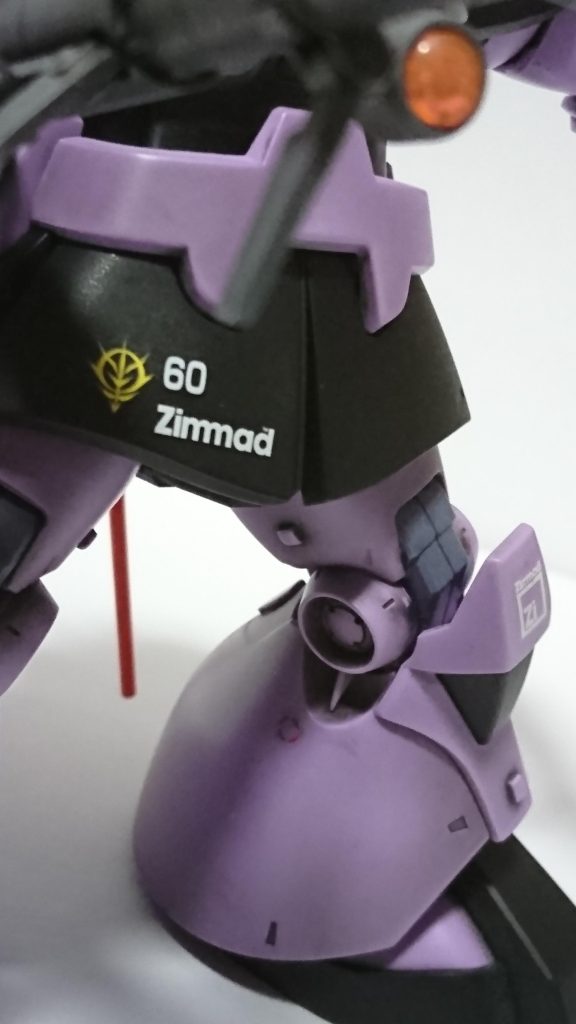 太ももの内側も本来ならゲート跡処理しても地味に目立つからランナーの端を使って整形し接着してみました。案外良いやり方かも?と自分で感じてしまいました。