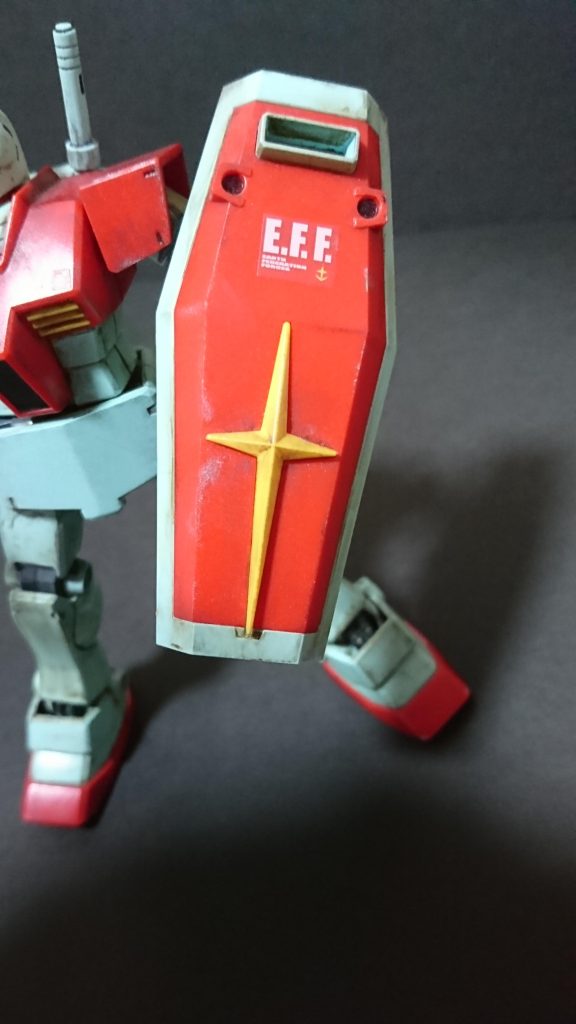 デカール貼りましたが段差がもろに見えてしまう;