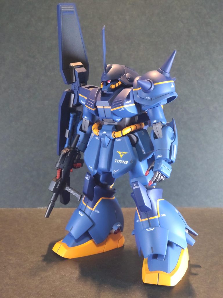 特徴的なイエローのラインはマスキングでの塗り分けで…（近くで見るとイマイチ😓 ）