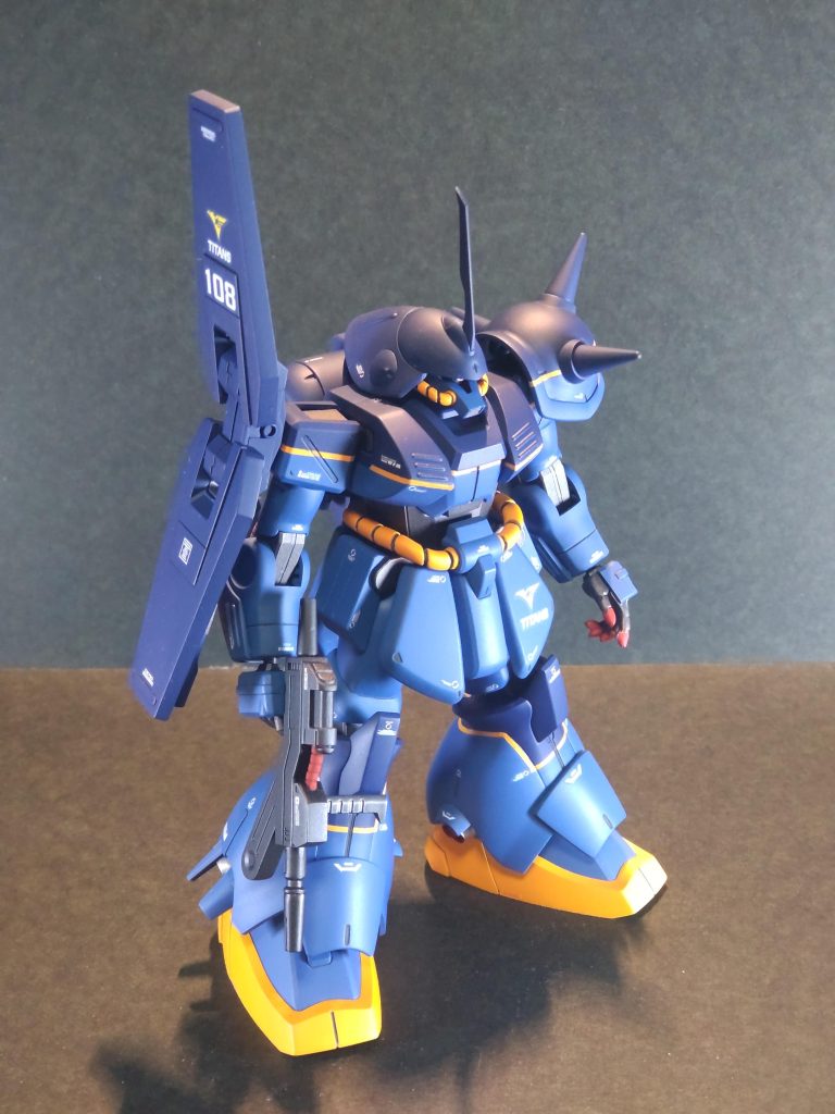 AOZのロゼット風に塗装してみました。モノアイ加工とモールドの彫り直し以外、特にいじらず色替えしただけです😅