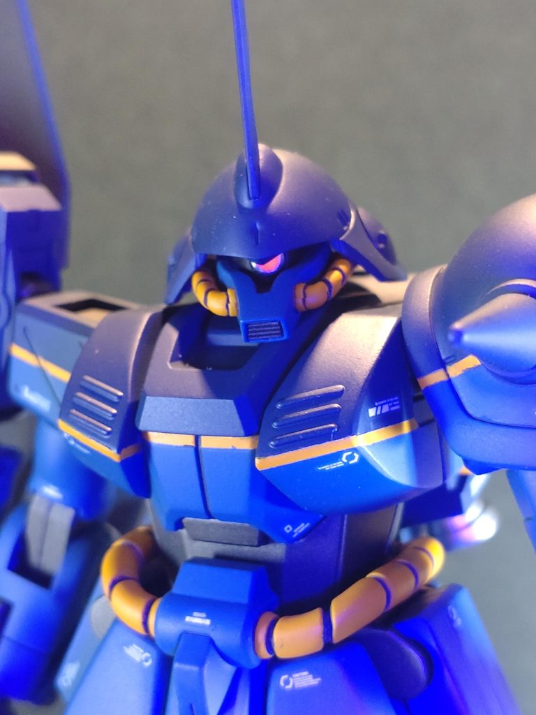 モノアイはコトブキヤの丸モールドを蛍光ピンクで塗った上からUVレジン盛ってます