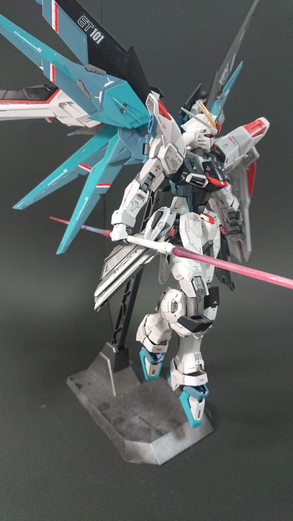 羽の塗装きにいってます