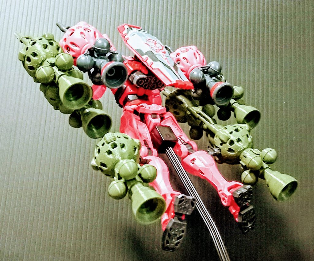 赤いガンダム【GQ】ビットX８個装備その２–2枚目/制作者：フィル|ω•)ﾁﾗｯ✨