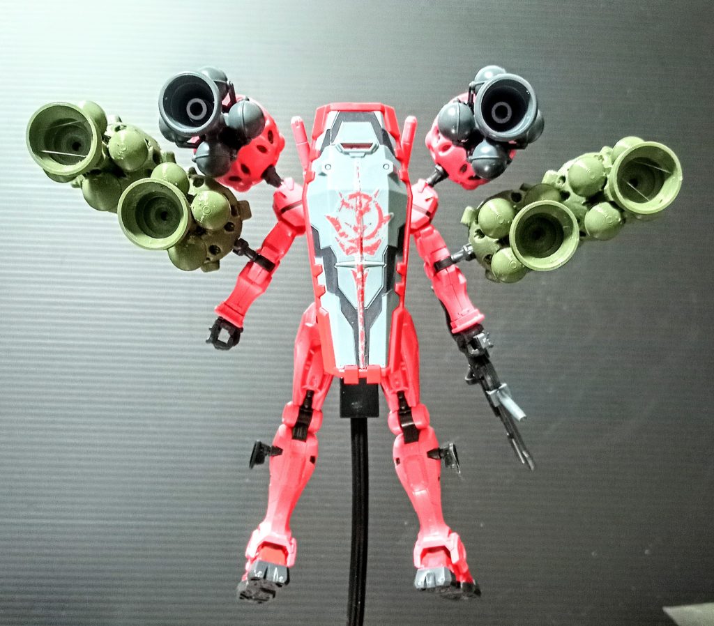 赤いガンダム【GQ】ビットX８個フル装備–4枚目/制作者：フィル|ω•)ﾁﾗｯ✨