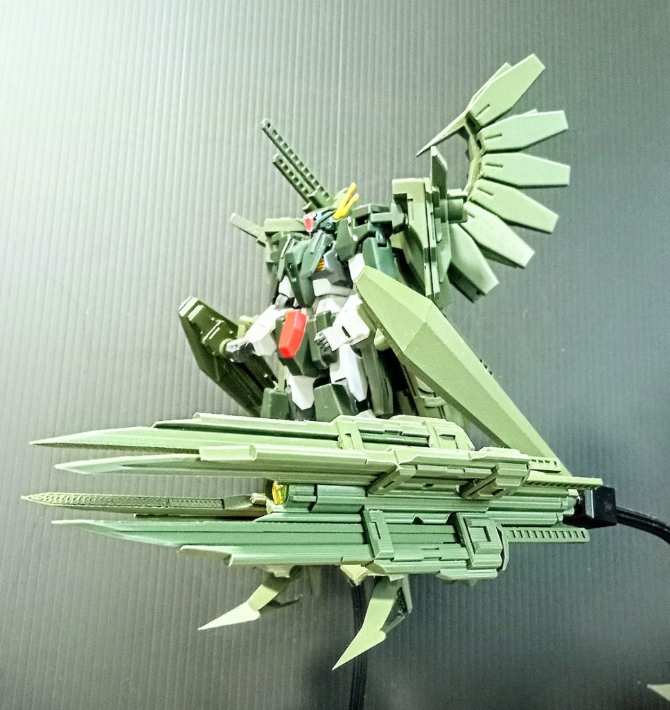 こちらは【GNJソードビットランチャー】高出力のビーム砲を数回発射出来ます。