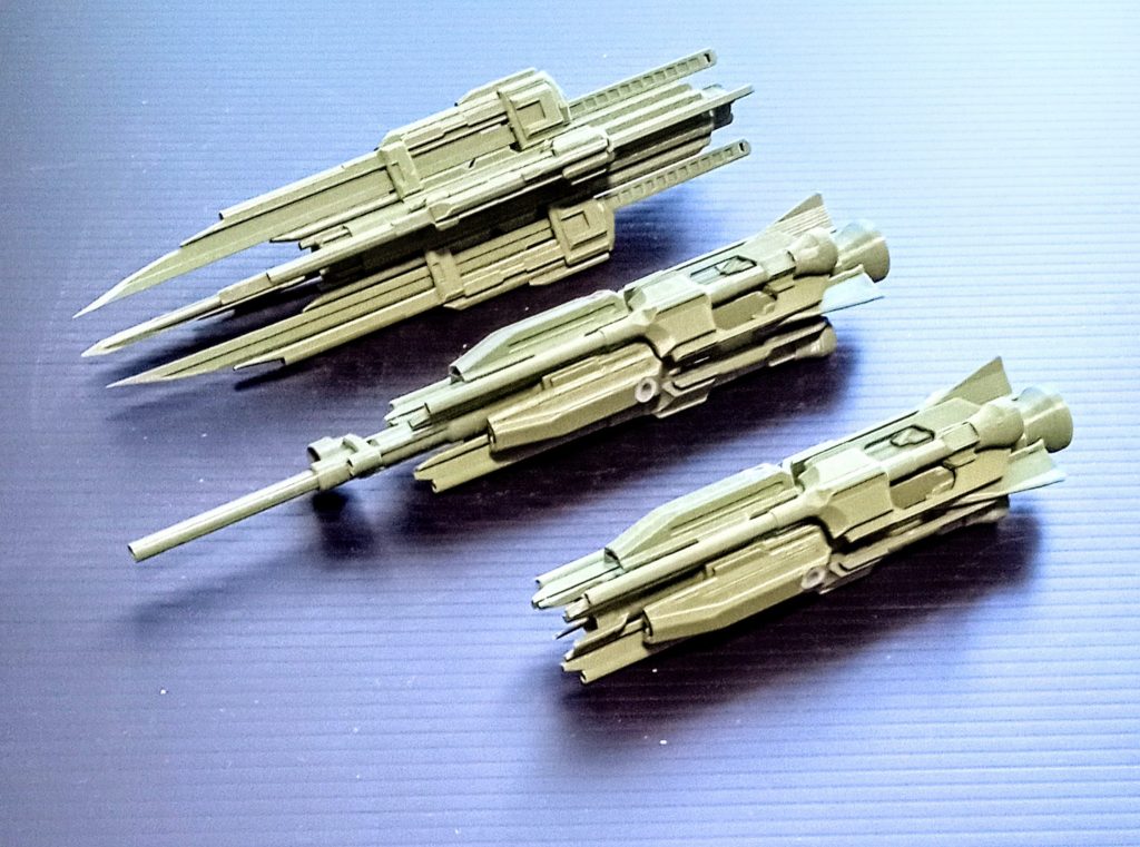 サバーニャ専用のGNスナイパービットランチャーとの対比。