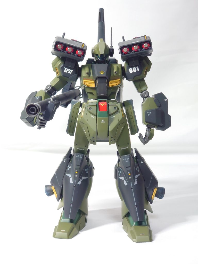 使用した塗料はボディガイアカラーNO216( アメリカ空軍グリーン)ガイアカラーNO214( 暗緑色)装甲、バーニア⋯ジャーマングレーで、下地はブラックサーフェイサーを使用