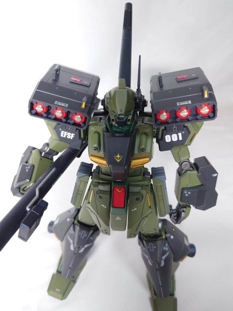 筋彫りを少しとプラバンを貼り付けたりしましたが、元々の造形が良いので何もしなくても格好良いです