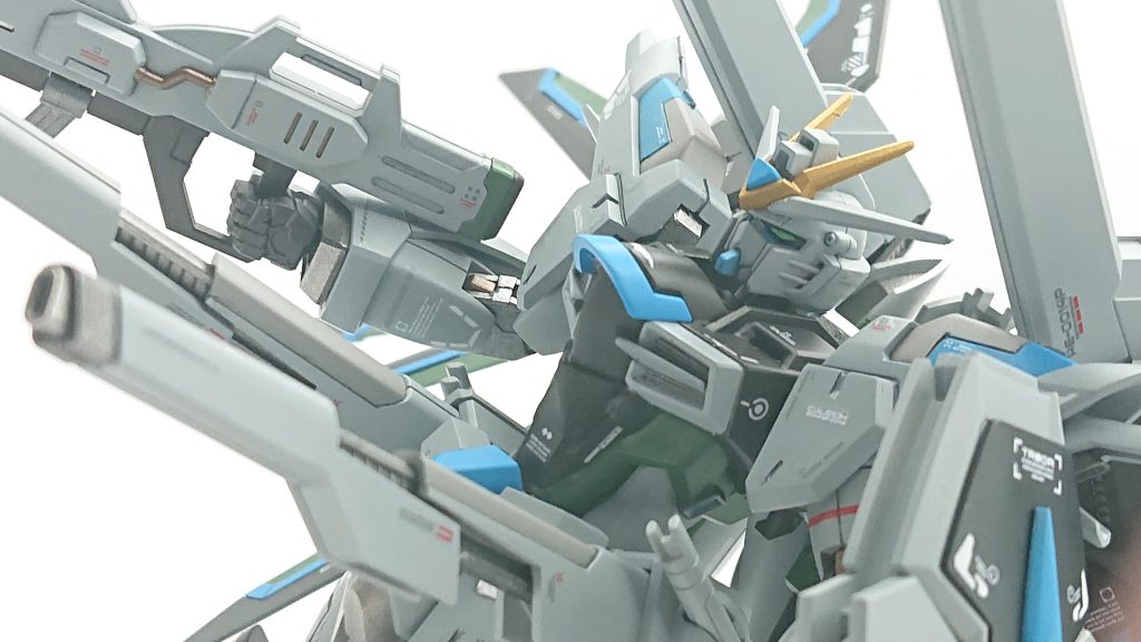 頭部形状、本当にスタイルが良い機体ですね。