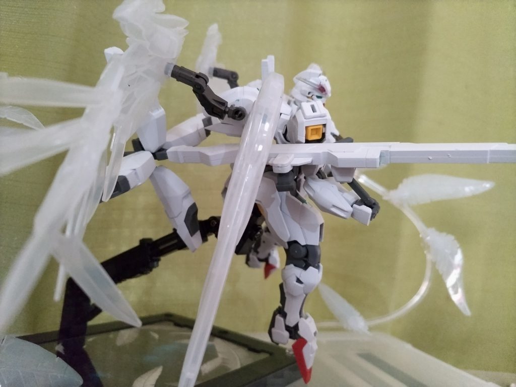 ウイングガンダムゼロEW用の展示ベースも、あってると思います。