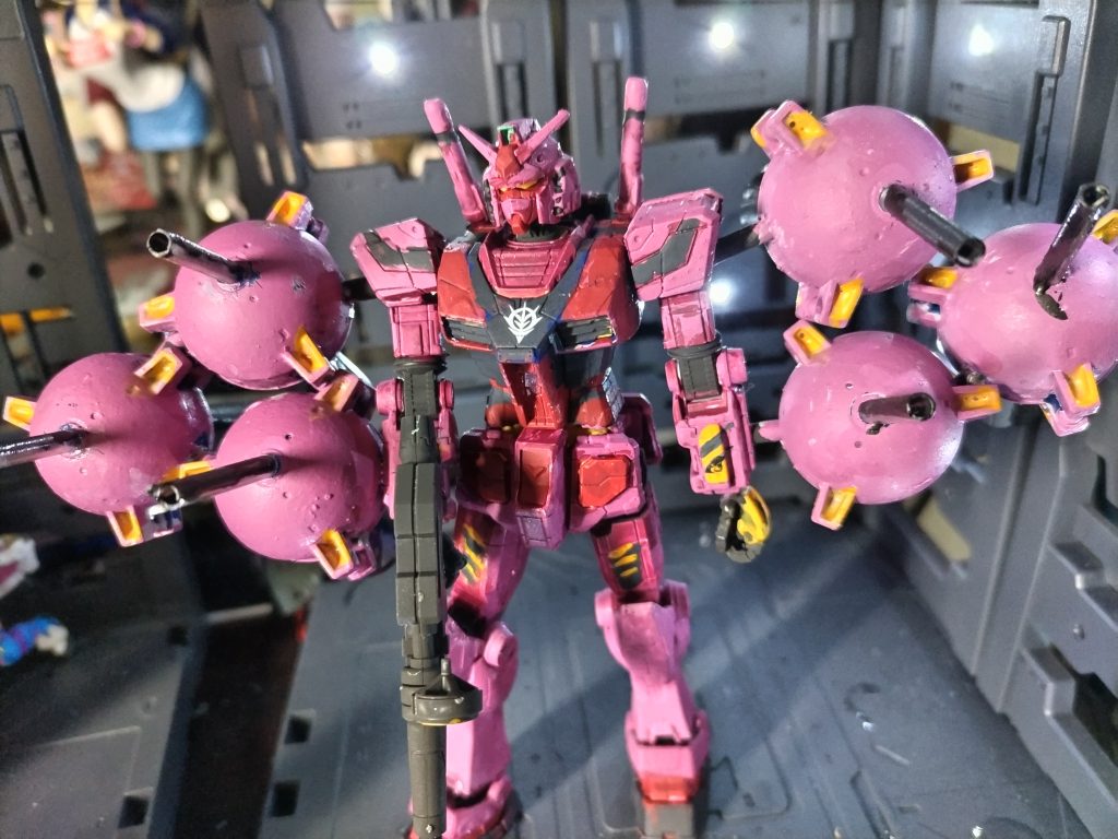 シャア「ジオンが勝つ方法はある。ここに新型のインターフェイスが搭載される。計画中の試作MAに搭載予定だった試作α型サイコミュを無理を言って詰め込んで貰った。」