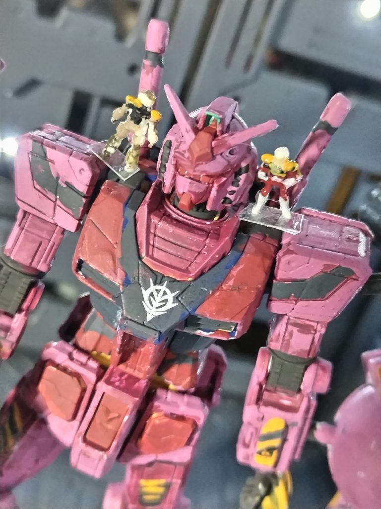 マリガン「一月で終わるはずの戦争が、既に9ヶ月です。大佐の活躍で、速やかに終わらせてください」シャア「かいかぶりすぎだな。私一人で戦局が変えられるものでもあるまい」マリガン「そうでしょうか?もし、大佐が特別の人でおありなら?」