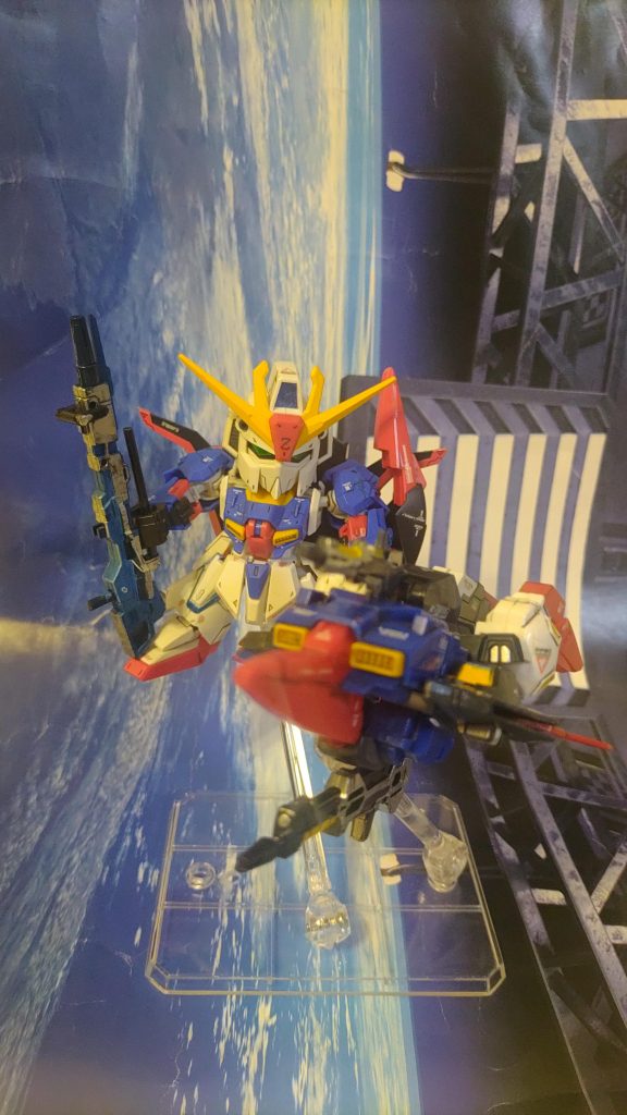宇宙っぽい背景でd('∀'*)…ちなみに飛行形態とハイパー㍋~㍋~(´ฅωฅ｀)ランチャーはクロスシルエットではなくBB戦士 No.198 ゼータガンダムです(⋆ᴗ͈ˬᴗ͈)”