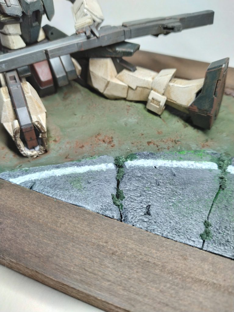 緑の草っぽいやつは細かくちぎったメラミンスポンジに緑の塗料をしみ込ませたものです