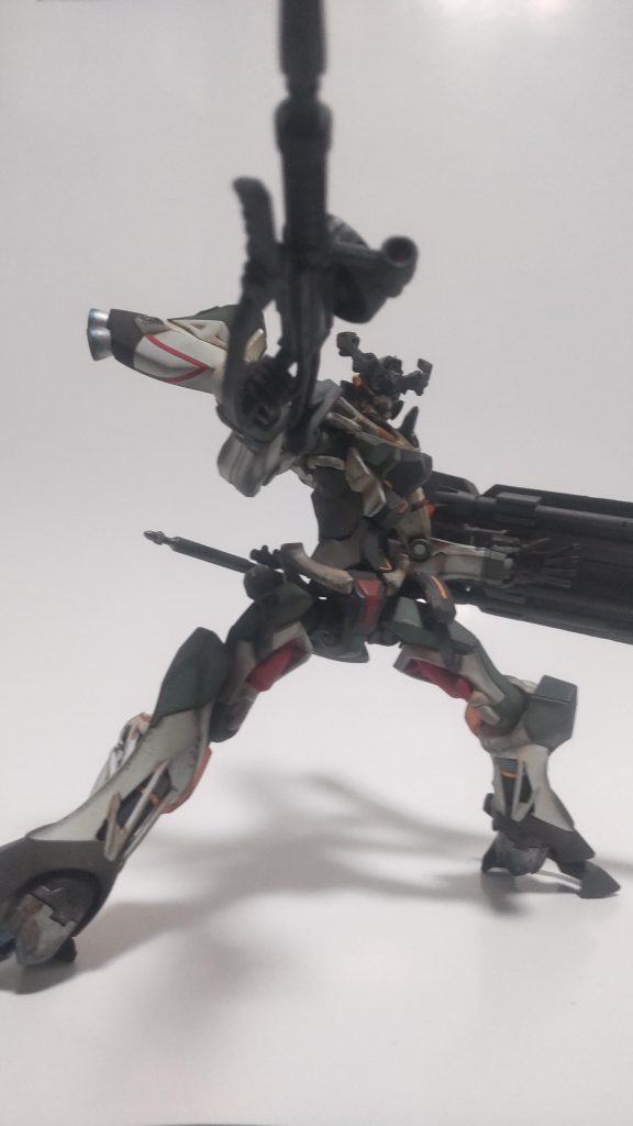 それと、ジオン系MSは小汚くむせ返る感じでないといけません(極論)。JKが乗りたくない感じですよね、わかりますwww