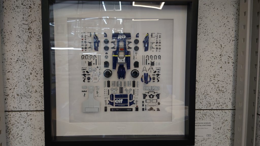 タミヤさんで見た額縁に感化され方向性を変えました。これはかっこよすぎた。一目惚れです。