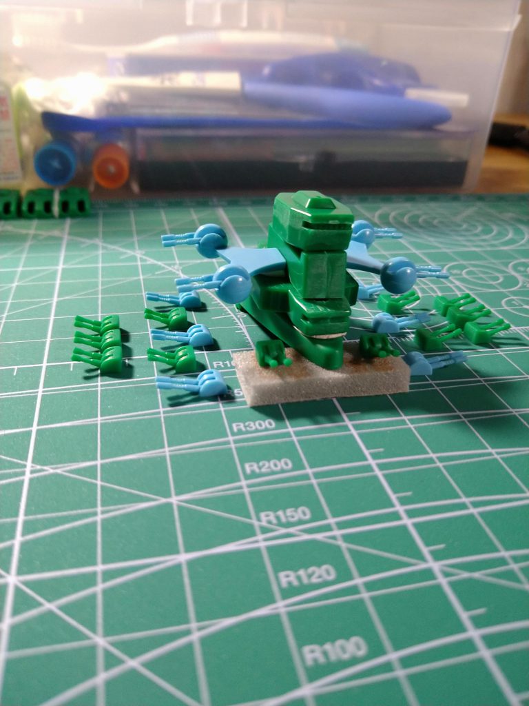 本作には全く関係ないですが、本稿で書いたマゼランの様子です。ブリッジ付近は、ブリッジ自体が元々あまりに貧弱なので、切った貼ったで重厚に。対空装備も大まかにこんなイメージで考えてます。ブリッジ両脇に張り出した対空砲(サラミスのヤツ)がお気に入り✨