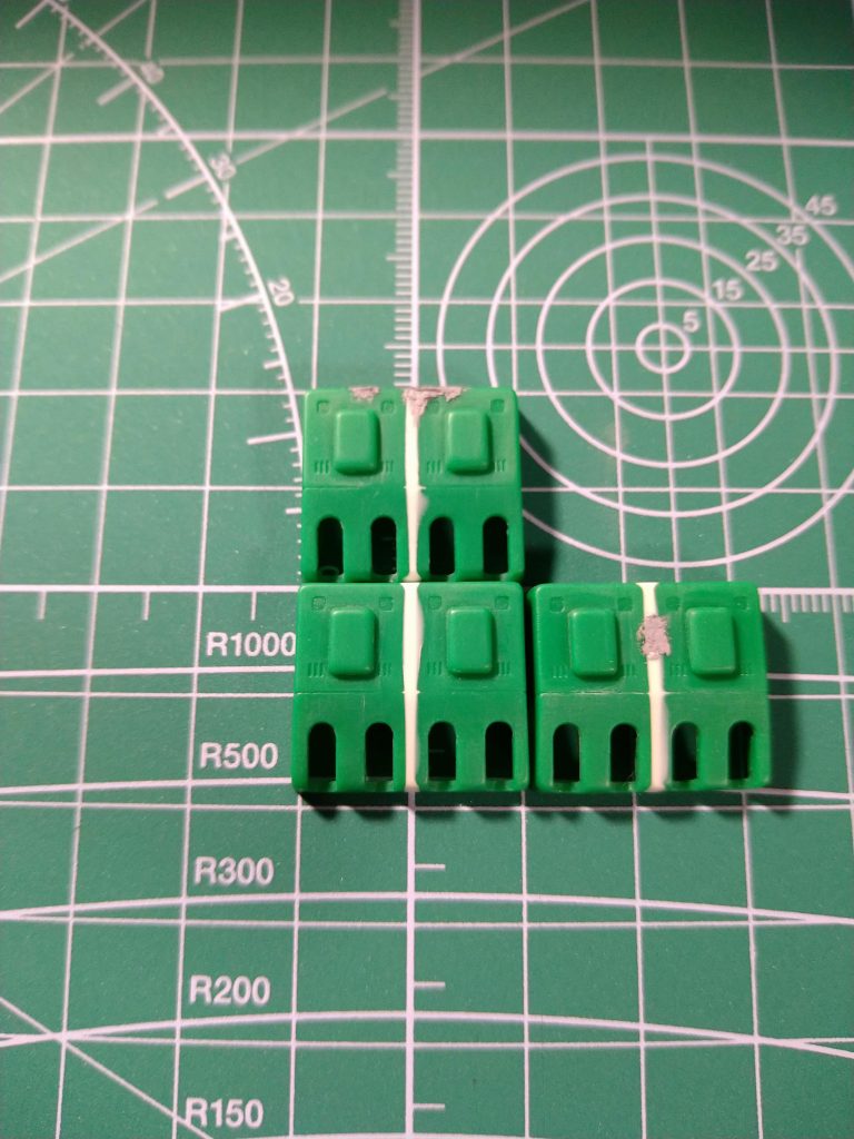 主砲ですが、メインどころに配置する主砲塔3基は4連装に!コレならヤマトとも撃ち合える事でしょう😤ん? 誰ですか?『ヤマトは亜光速で移動出来るので相手にならん』とか身もフタもない事を言うヒトは🤫