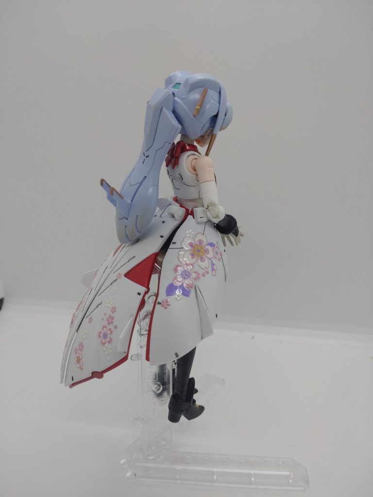 花柄はスマホとかに貼るステッカーを流用しています。