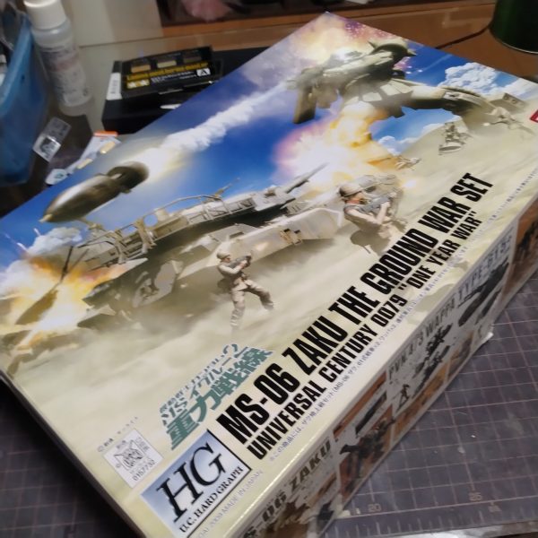 長らく製作ストップしてましたが😄やっとバッチリ効く薬を出して貰いましたので！ようやく継続的な痛みから解放されたので！😀製作復帰します！今回は私的にタミヤのミリタリー系的な物をお手本に色々見てます！😄今回の私的なテーマで行くと！スジ彫り等を強調せずに、キット自体は合わせめなどキッチリ処理しながら、とにかくいらぬ事をしないでキッチリ作るがテーマです！😄私も長い事キットをありのまま作った事が無いので！よくよく考えたら実際はそれが一番難しい様な気がしてます！😅普段よりちょっと作るペースが遅くなったりしますが！とにかく製作復帰します！😀