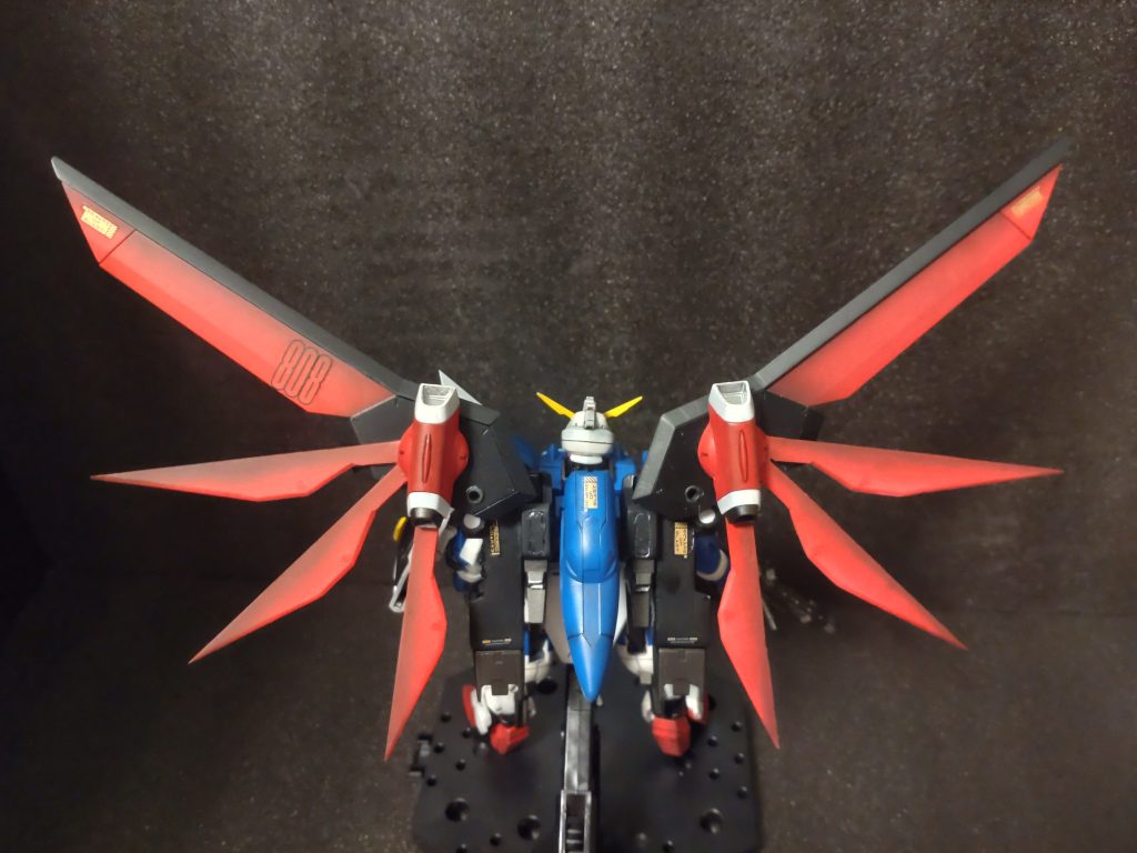 ウイング展開状態。補助ウイングはプラ板で作成しました。これ、端っこを斜めに削ってるんですが、気付いたら両方右側用に削ってまして。仕方なく3枚目を作り直りたことを今思い出しました。けっこうこういうミスをやっちゃいます^^;
