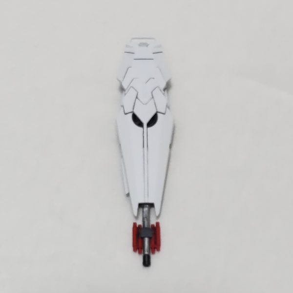 ユニコーンのシールドが手に入ったのでνガンダムに装備させてみようかと思います。展開すると大きさは同じぐらいです😄。νガンダムのシールドの特徴のマイクロミサイルとビーム砲を移設。ここまでは良かった。そして後で気付く失敗😱。写真3枚目、ミサイル飛び出るやん🤣。思い付きでやっちゃうのでこういう失敗は良くあります😅。シールド展開状態なら問題ないので良しとします😁。（3枚目）
