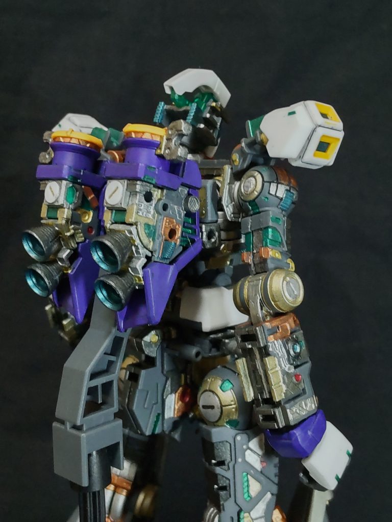 バーニアは、青竹色とガンメタリック。