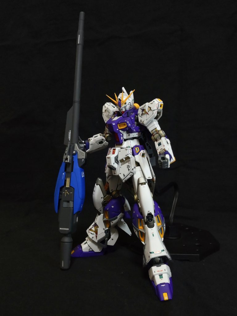 最後は、ハイ・メガ・ランチャーのイメージでMGのスーパーガンダムのロングライフルを持たせてみました😁。ハイ・メガ・ランチャー、本物が欲しいぜ!。次回は、ちゃんとフル装備状態で投稿しますのでご容赦を😓、装甲付けたら我慢出来ませんでした😅。最後まで見て頂きありがとうございました。