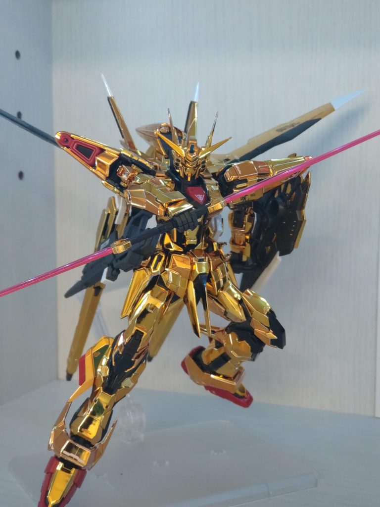 其の七∠( ˙-˙  )/展示ポーズしかし完全に左股関節ブラーンと戻ってくる罠発動(T^T)この間に模型屋で買ってたアイテム発動('∇^d) ナイス☆!! 無事固定!