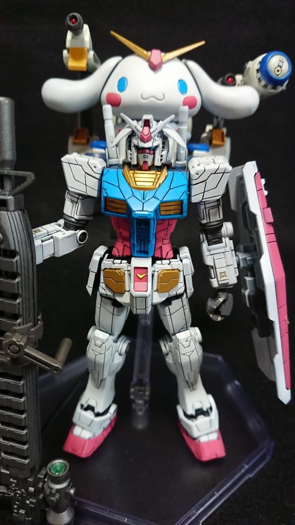 ガンダムエース付録のスナイパーライフルを装備させてます。