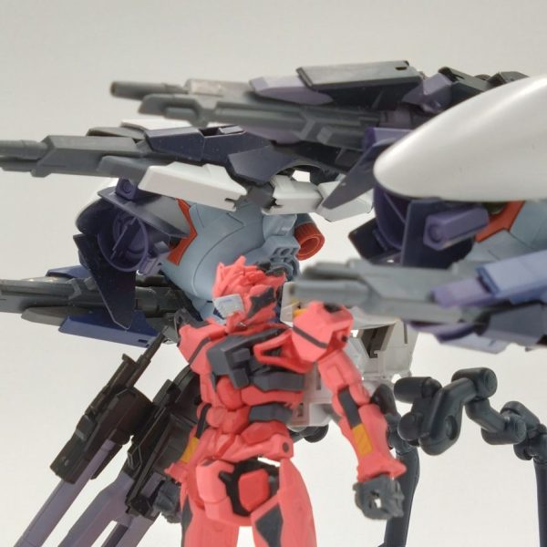 赤いガンダムにビット6個ではなくうちはジムジャグラーのくそデカボールユニットをつけました！しかもくそデカレールガンも装備（1枚目）