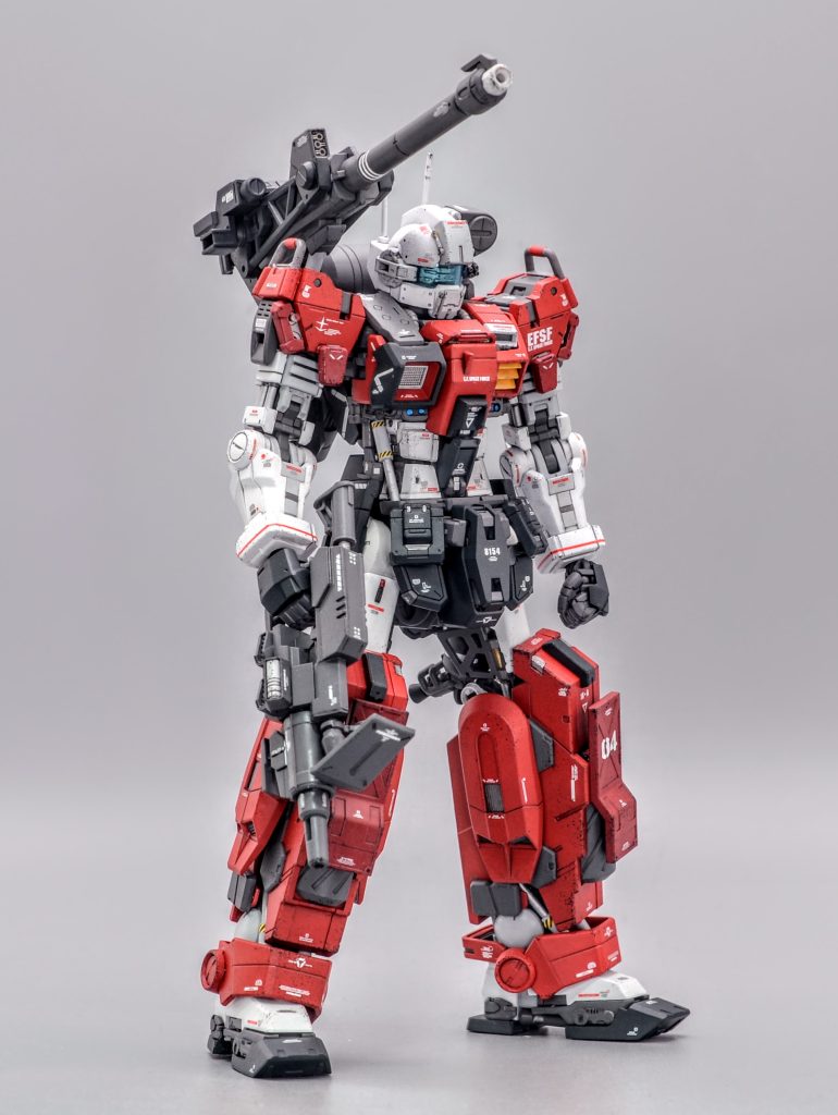 胴体はジム・キャノンで腹部はRG2.0、肩と脚のフレームはナドレ、上腕はRGジオング、下腕はMGザクウォーリアを使用しました。